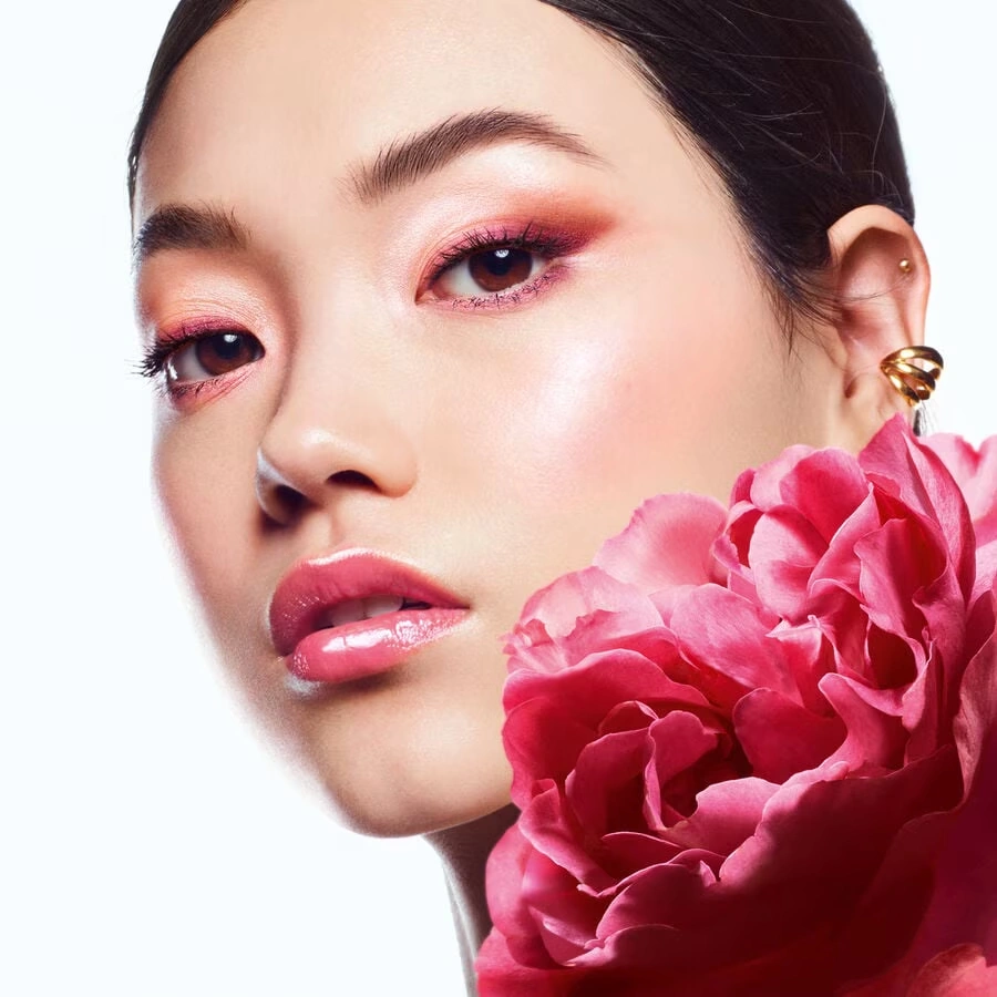 KISSKISS BEE GLOW OIL 92% NATURAL-ORIGIN HONEY TINT LIP OIL 6 KISSKISS BEE GLOW OIL 92% NATURAL-ORIGIN HONEY TINT LIP OIL