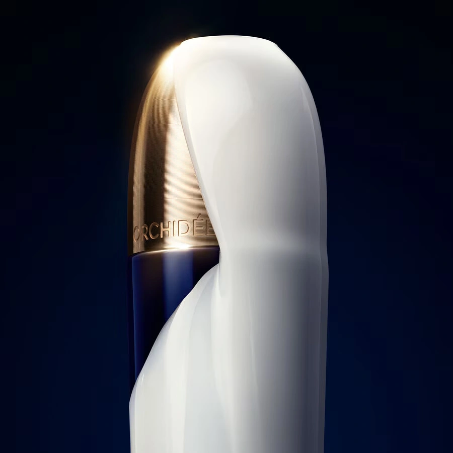 THE ESSENCE-LOTION CONCENTRATE 3 THE ESSENCE-LOTION CONCENTRATE