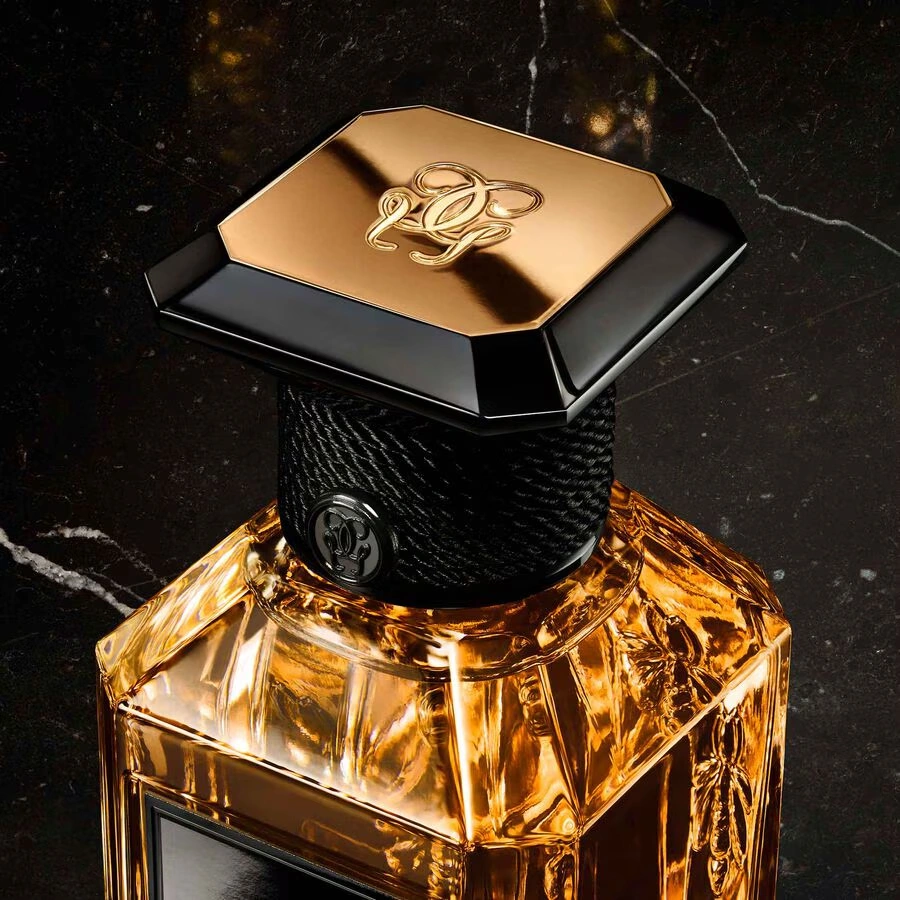 L’ART & LA MATIÈRE CUIR BÉLUGA – EAU DE PARFUM 4 L’ART & LA MATIÈRE CUIR BÉLUGA – EAU DE PARFUM